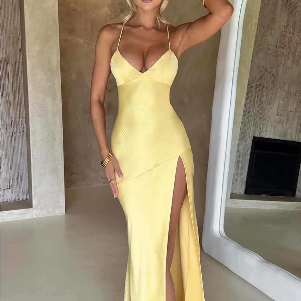 Chic Backless Yellow Maxi Dress